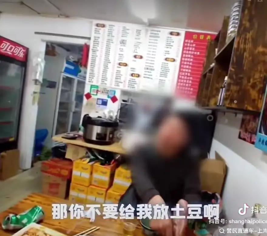 上海，一男子去餐馆，点了一盘 68 元的大盘鸡，菜上来他火冒三丈，大盘鸡里竟然有