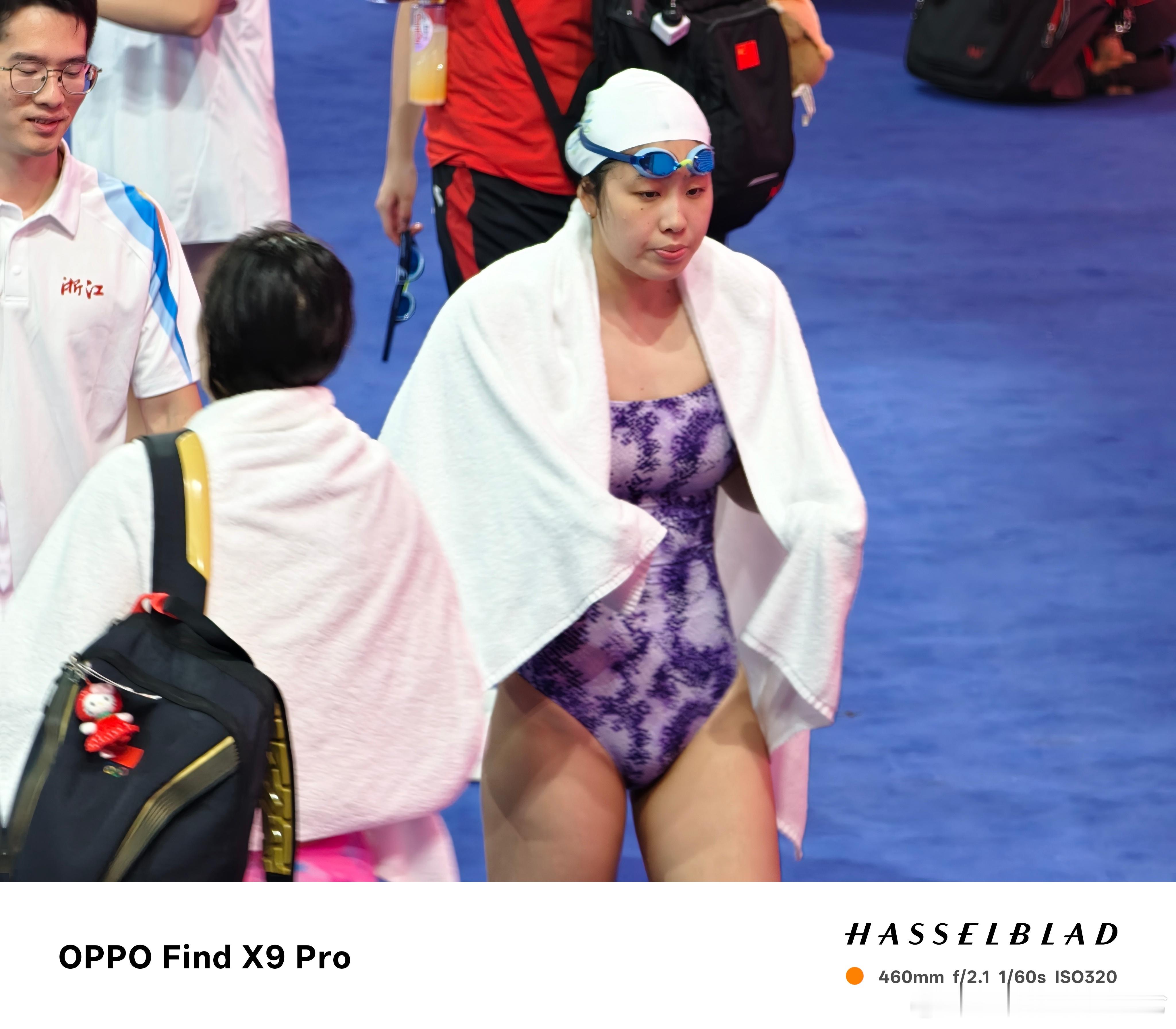 今晚的游泳比赛即将开始，发张起水的吴卿风～ 