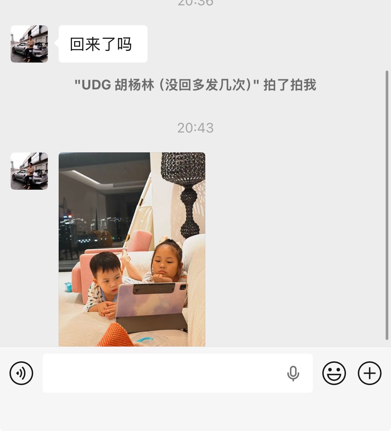 爸爸带娃带的很好。