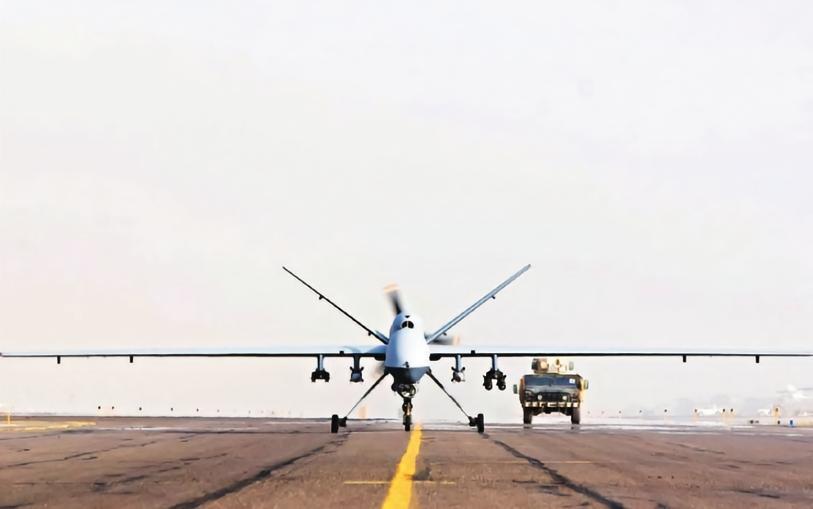 每天认识一件兵器 美国MQ-9“收割者”无人机机身长度：11米机身高度：3.8米