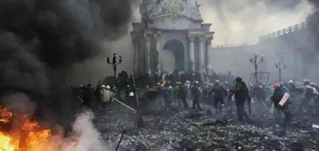 谁能想到红军城这仗能这么“反转”，乌军本来揣着矿道保命的小算盘，以为躲地下就能耍