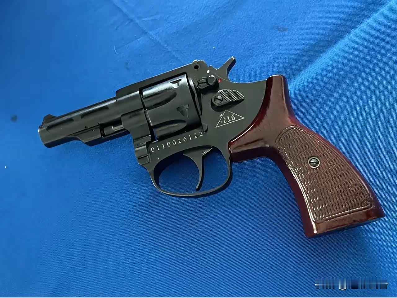 国产手枪发展之路有多少弯路？第二大弯路--05式9毫米转轮手枪！
       