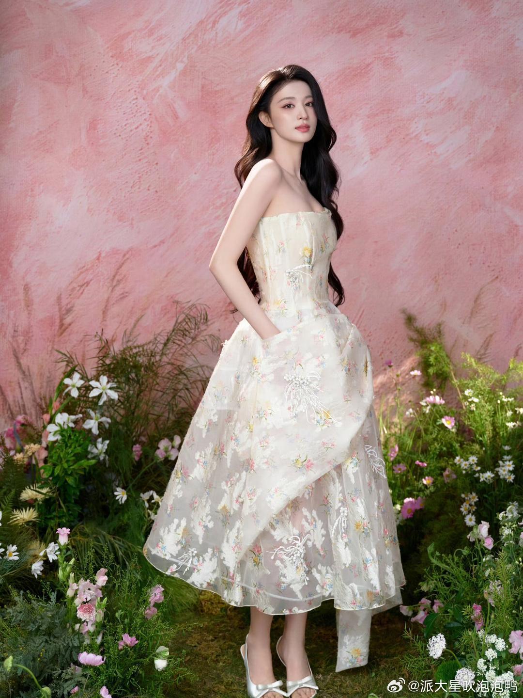 王楚然造型师的心思都花在起名上了，“是心动的感觉”。 