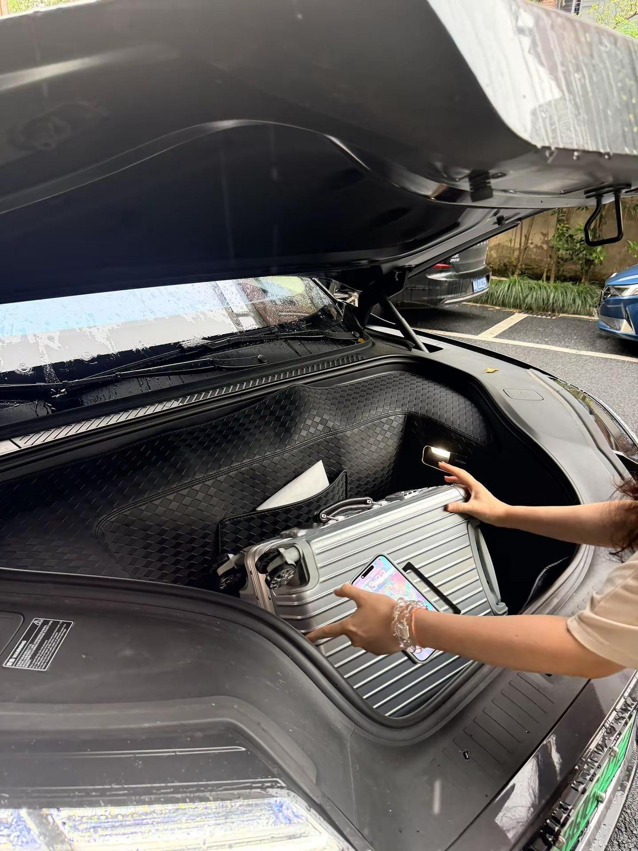 这是什么车，前备箱这么大？？？？！前备箱 新能源汽车 电车