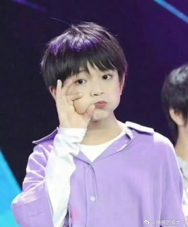 铠甲勇士热播时穆祉丞才两岁 从两岁萌娃到cos帝皇侠的少年，时光好神奇！小时候定