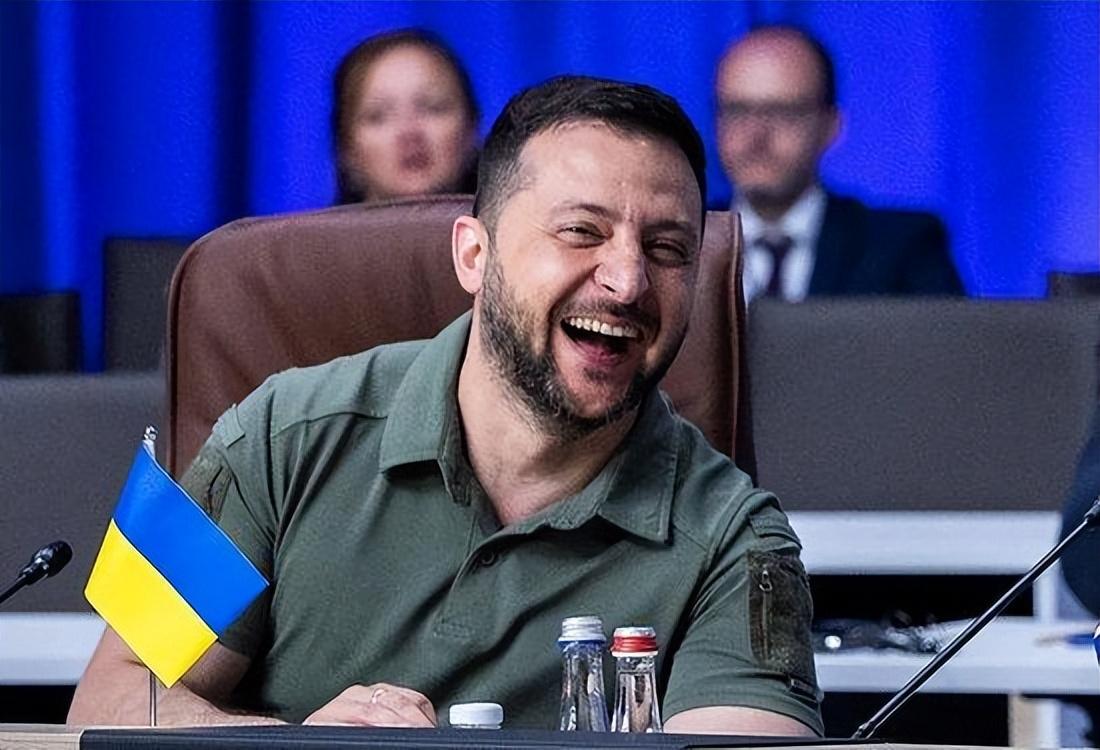 乌克兰总统泽连斯基说，我放弃加入北约了。
怎么了小泽。为啥要放弃加入北约呢？
根