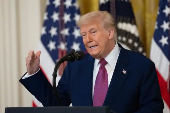 特朗普亲口承认：和普京、泽连斯基都有联系，难不成俄乌和谈要凉？不，反转来了！
 