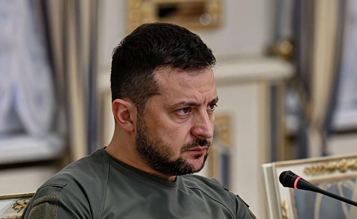 泽连斯基最大的错觉就是，自以为有几十个西方国家的支持，乌克兰可以打败俄罗斯。4年