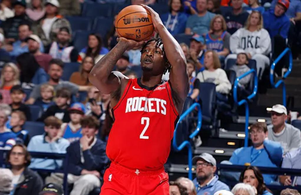 我在之前一直对芬尼-史密斯这笔签约不太认可，因为火箭同位置球员太多了，甚至可以说