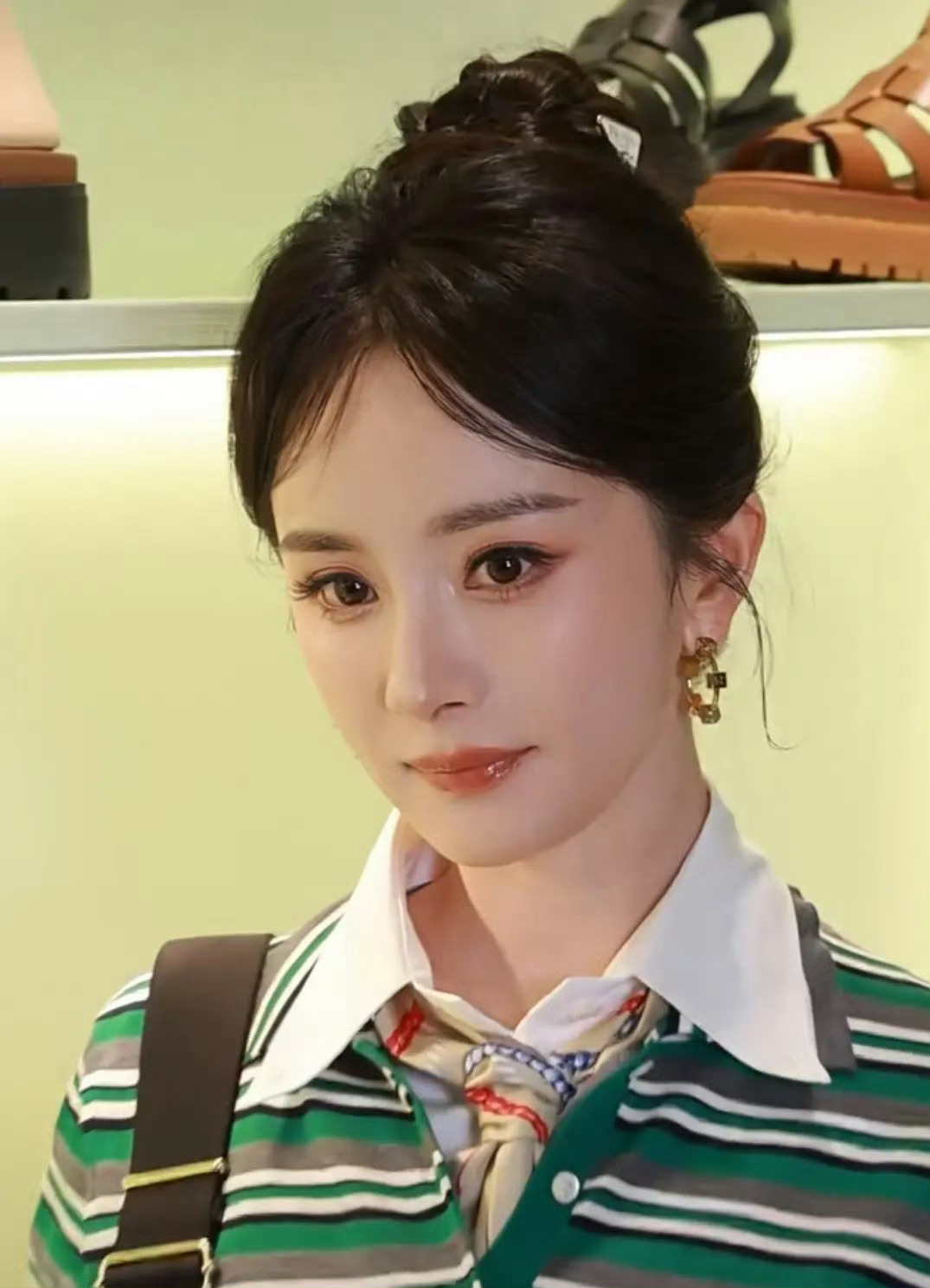 杨幂李现prada造型 杨幂今天Prada线下活动这个状态和妆造简直大满分！！生