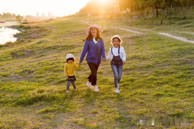 今天是妈妈的生日
跟妈妈聊天，妈妈说她17岁修村里修水库，每家都要出工，那时妈妈