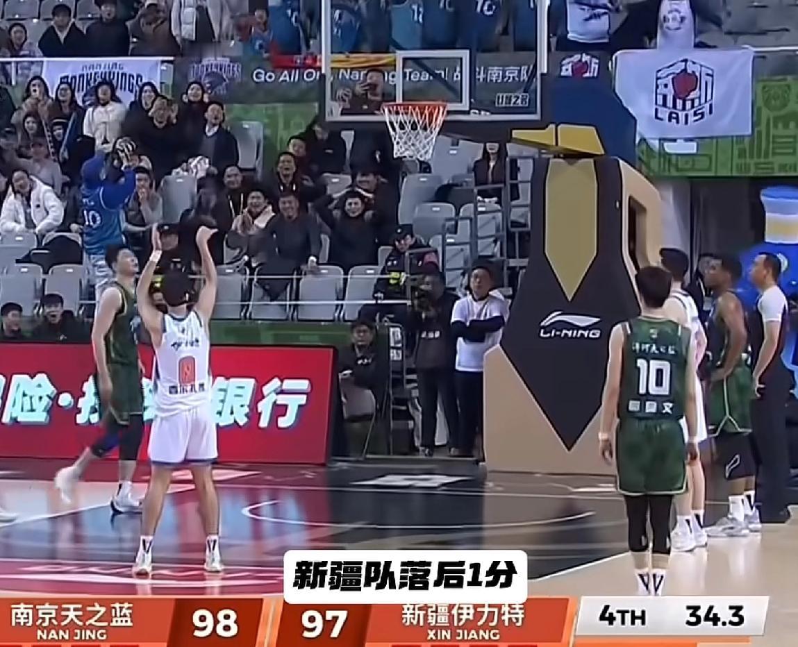 新疆队这场97：98输给南京队，真的让人跌破眼镜！尤其是吴冠希和西尔扎提，4罚都
