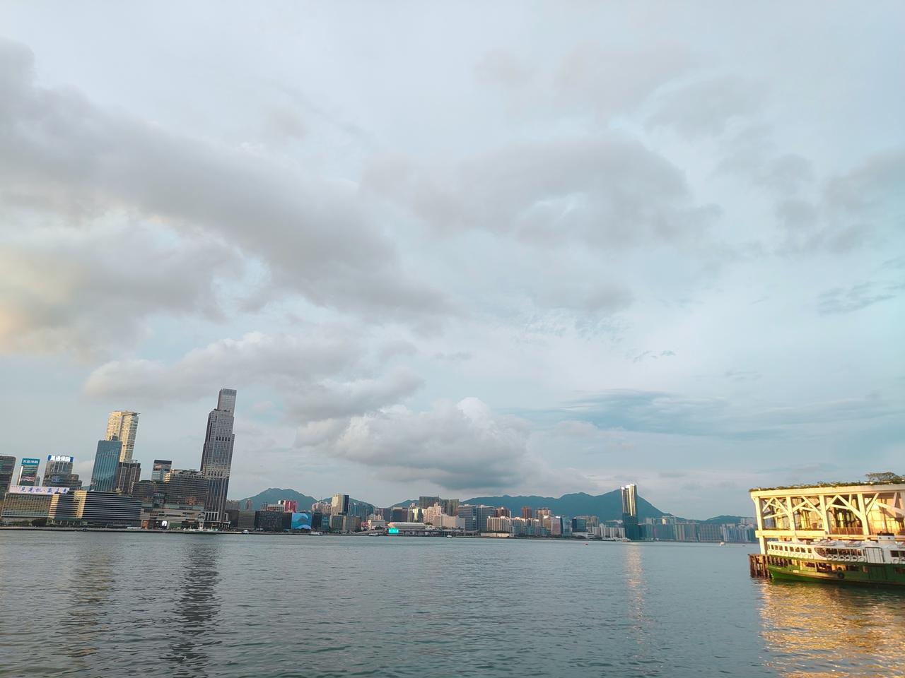 出厂设置”就决定了人与人之间的差距，有人生来坐拥坦途，有人起步便负重前行。原生家