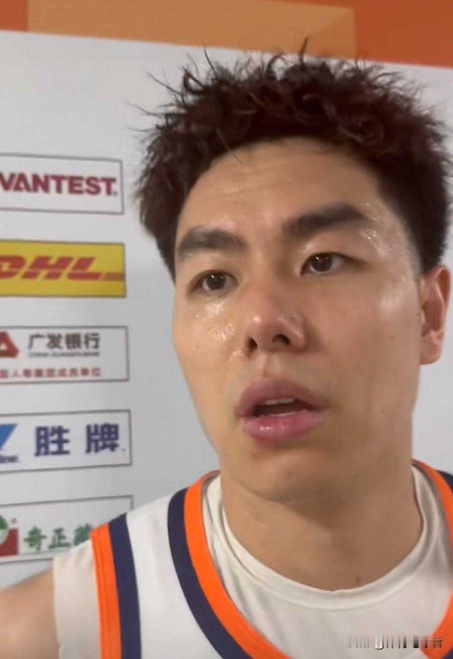 卢伟与上海男篮如虎添翼！
今晚19：35，上海男篮将在主场对阵北京男篮！对于半决