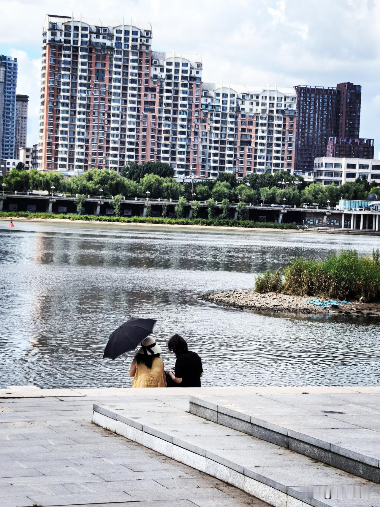 该说不说，哪都没有吉林市牛。
虽然是大夏天，今日又是大暑，可吉林市却刮起了小北风
