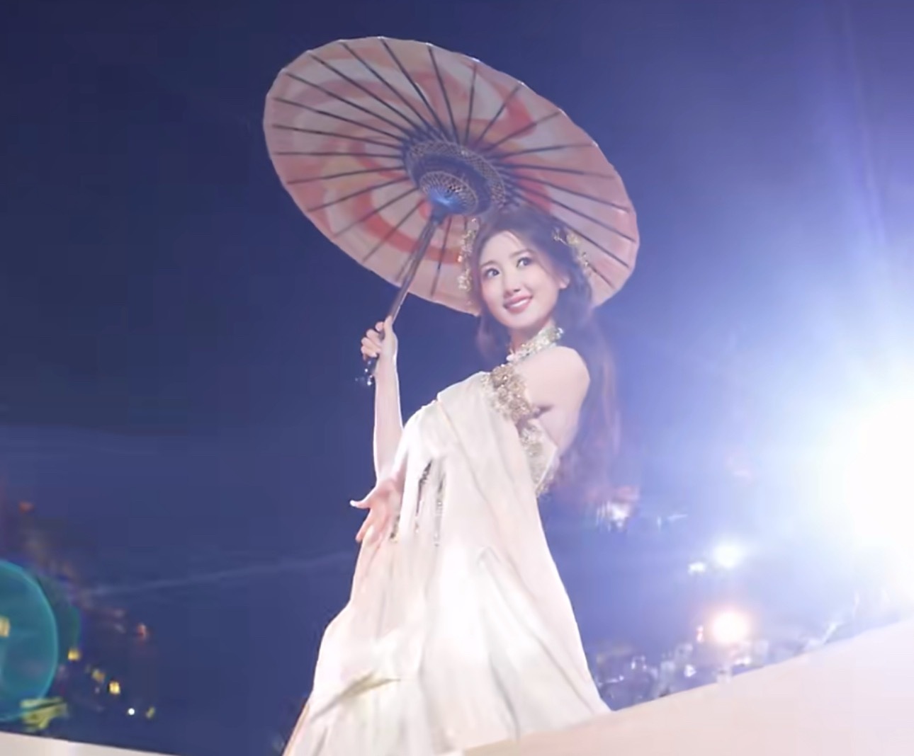 毛晓彤与非遗花丝裙适配度拉满毛晓彤真的好美啊，古装适配度绝绝子！！！ 