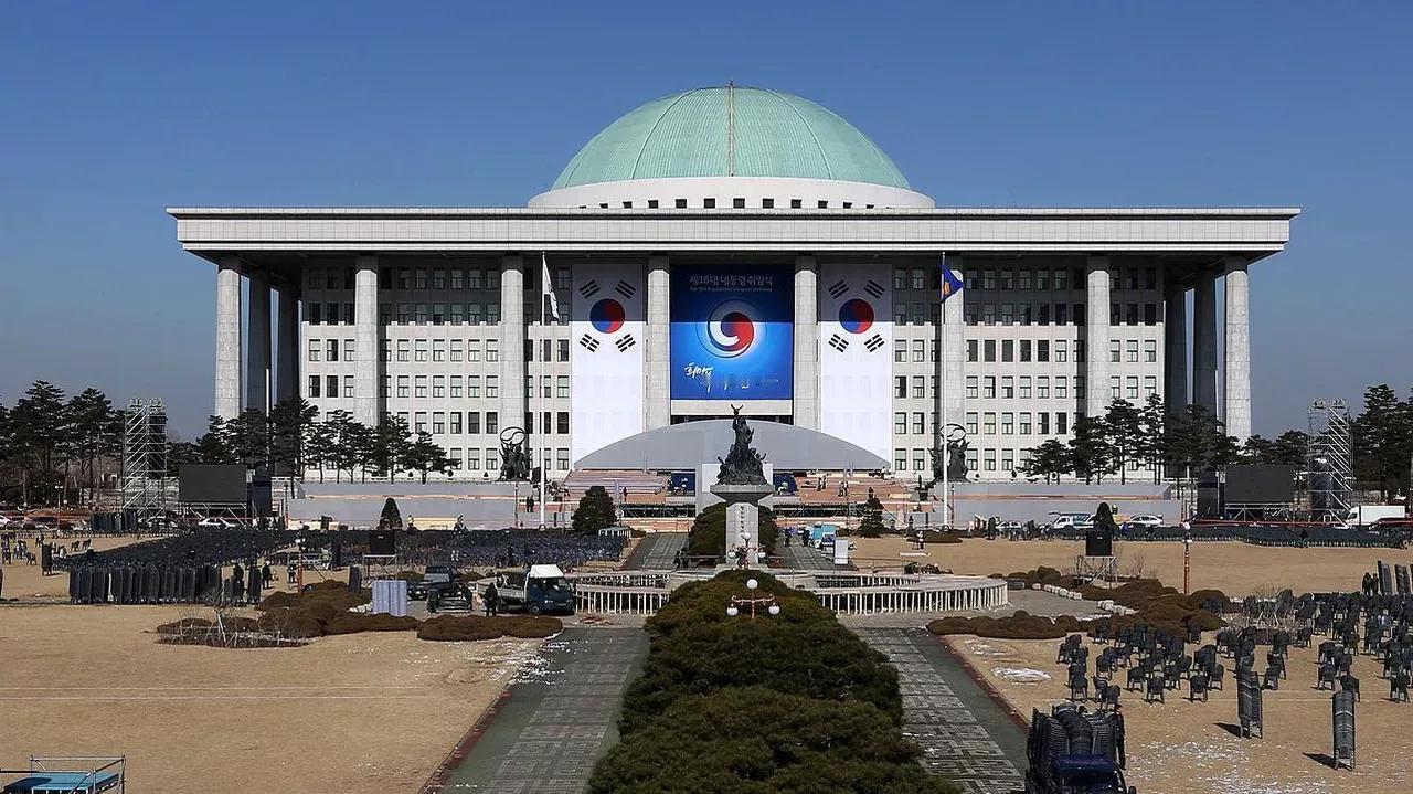 “打得一拳开，免得百拳来”。当前形势下，谁睿智谁主动谁勇敢，历史将有效回馈他们。