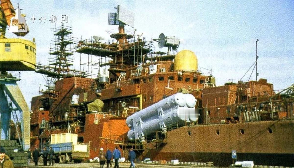 中国为什么不卖掉现代级驱逐舰呢？说白了，现在卖给谁都是砸手里，中东土豪看不上蒸汽