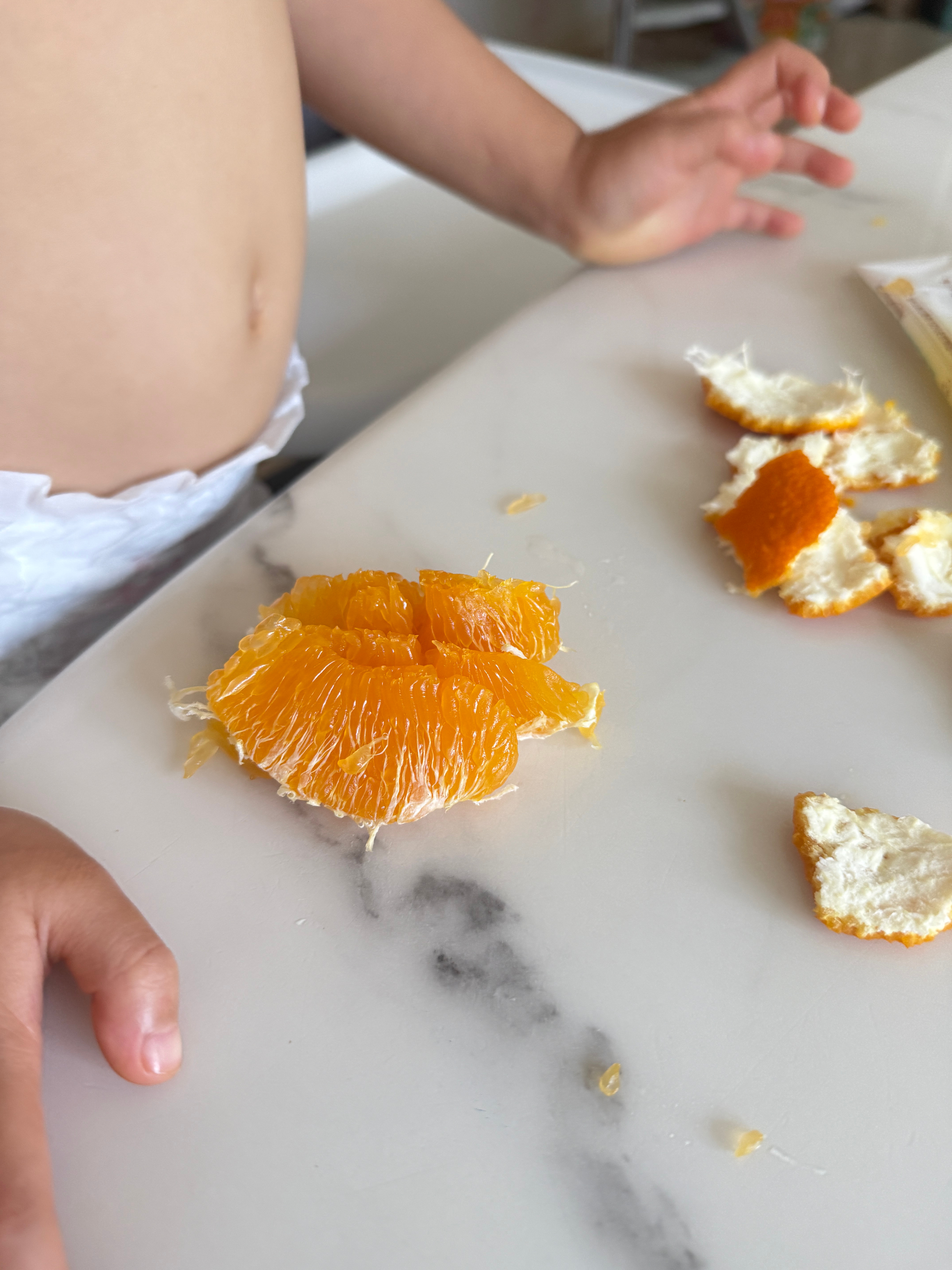 问球球how do these tangerines taste？球：yummy