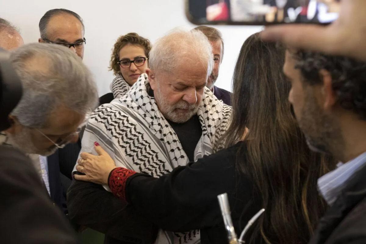 路透社报道称：

巴西不会撤回其总统卢拉·达席尔瓦的言论，他在演讲中将大屠杀与以