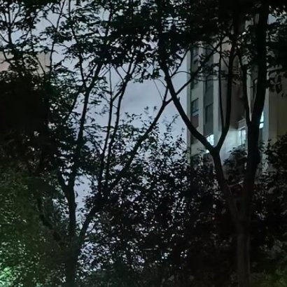 每日一善‎每日一善 红绿灯倒数的那几秒，从不是催着我们慌忙赶路，而是提醒你适时停