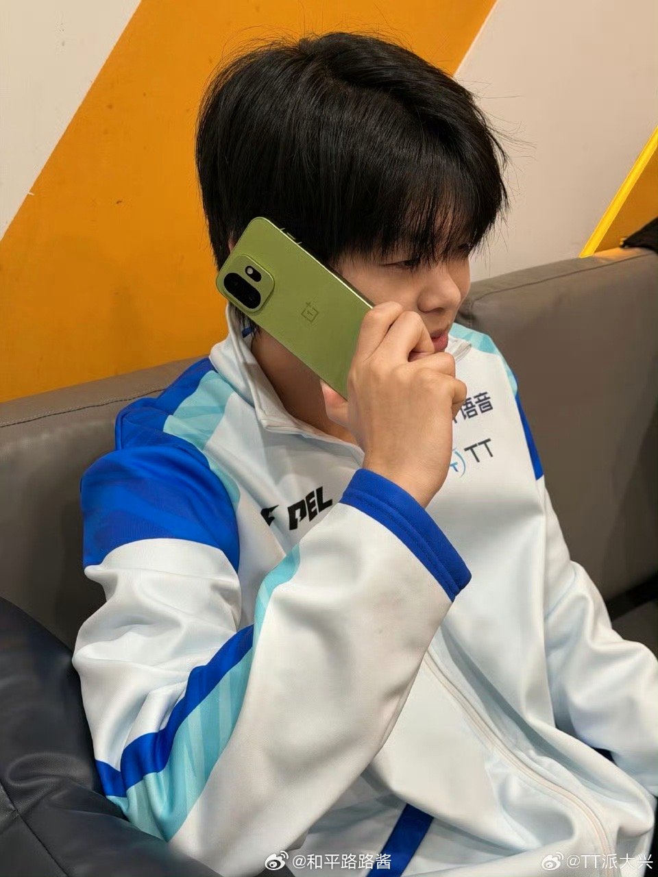 帅哥你也在用新手机吗电竞点播台2026pel春季赛