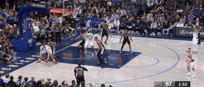 马刺对独行侠，文班对弗拉格，法国天才对美国未来。文班29分11篮板6助攻2抢断3