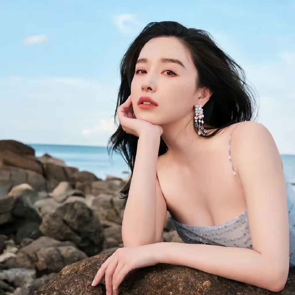 看到阚清子热搜以为是孩子生下来，发文报平安呢，没想到网友爆料的都是不好的消息。有