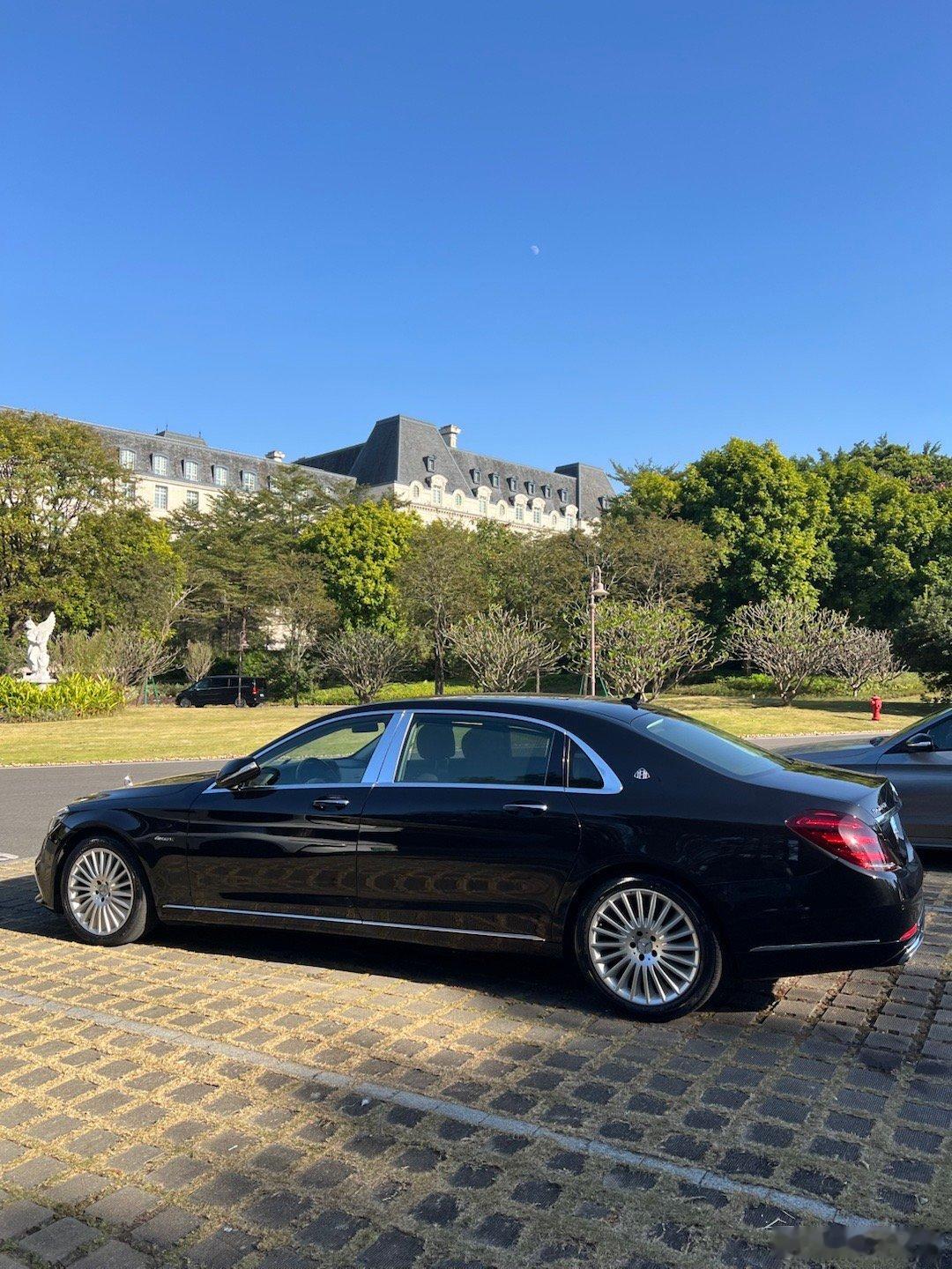 迈巴赫真多，还有V级大v聊车 东莞·华为欧洲小镇