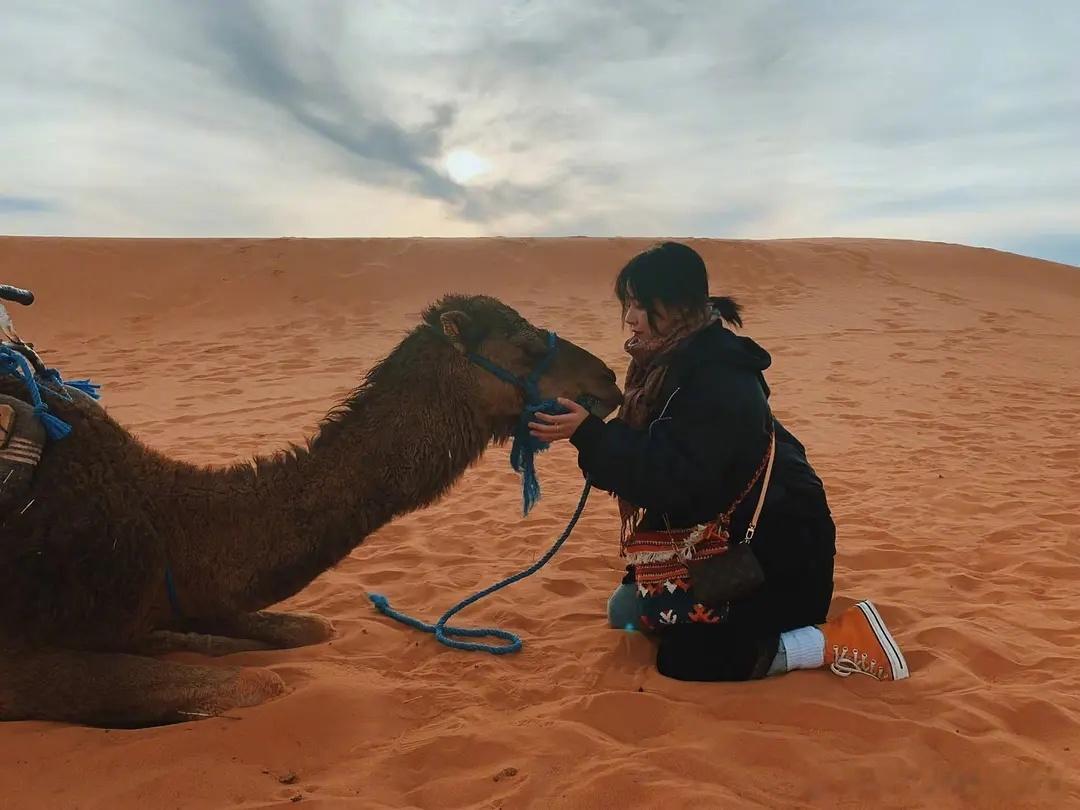记忆深刻的还有和大海哥一张机车上的照片 很好看 我当了很久的qq头像。。。 