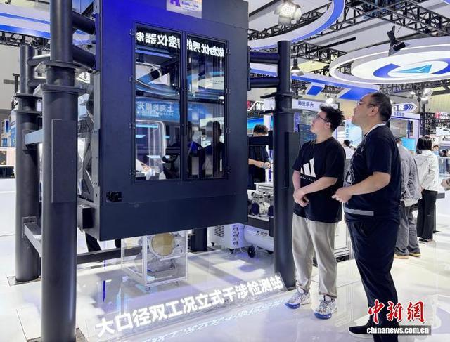 百公里外看清你家房顶？长春光电展黑科技，到底藏着啥惊喜？
能从百公里外看清你家房