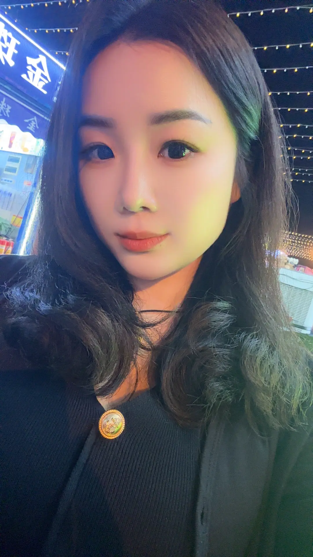 看到别人幸福的时候，我也会掉眼泪，不为别的，总觉得这一路走来那么坎坷...