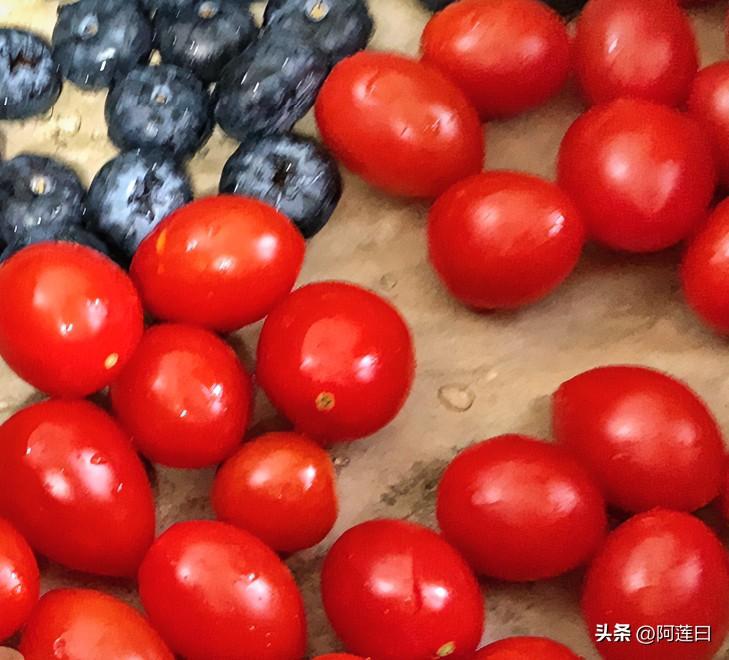 现在每月拿着2900退休金的我，从退休的前一个月，同事们就开始纷纷为我退休后的生