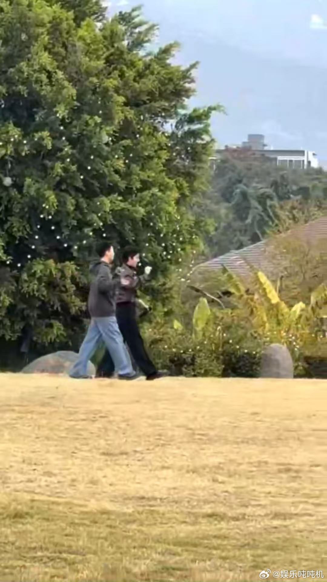 王星越付航跳起舞来发了狠忘了情周五晚高疯 谁能拒绝王星越和付航的同框舞台，两人默