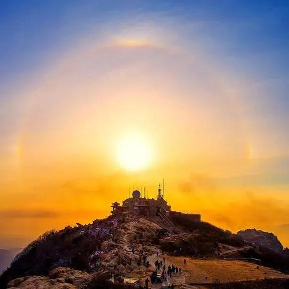 刷到一条新闻
拒绝35岁的中年人入住青旅
真是有些无语
以前看到过有人说35岁找