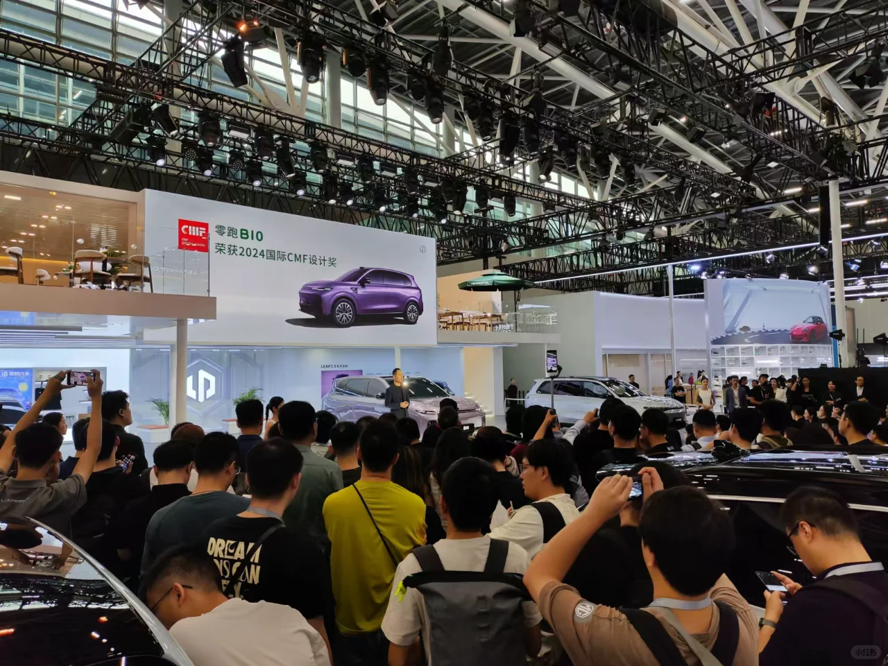 零跑B10国内首秀 最新的LEAP3.5架构 8295+8650骁龙双...