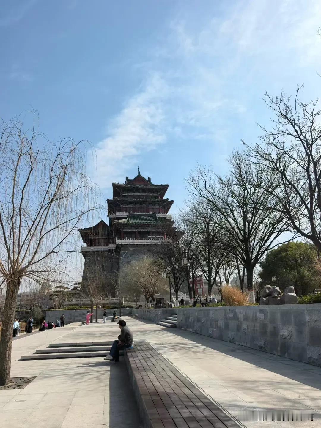 难以捉摸的命运。

贾亮以前也不信命。

他以前是体育健将，拿过奥运金牌。

退