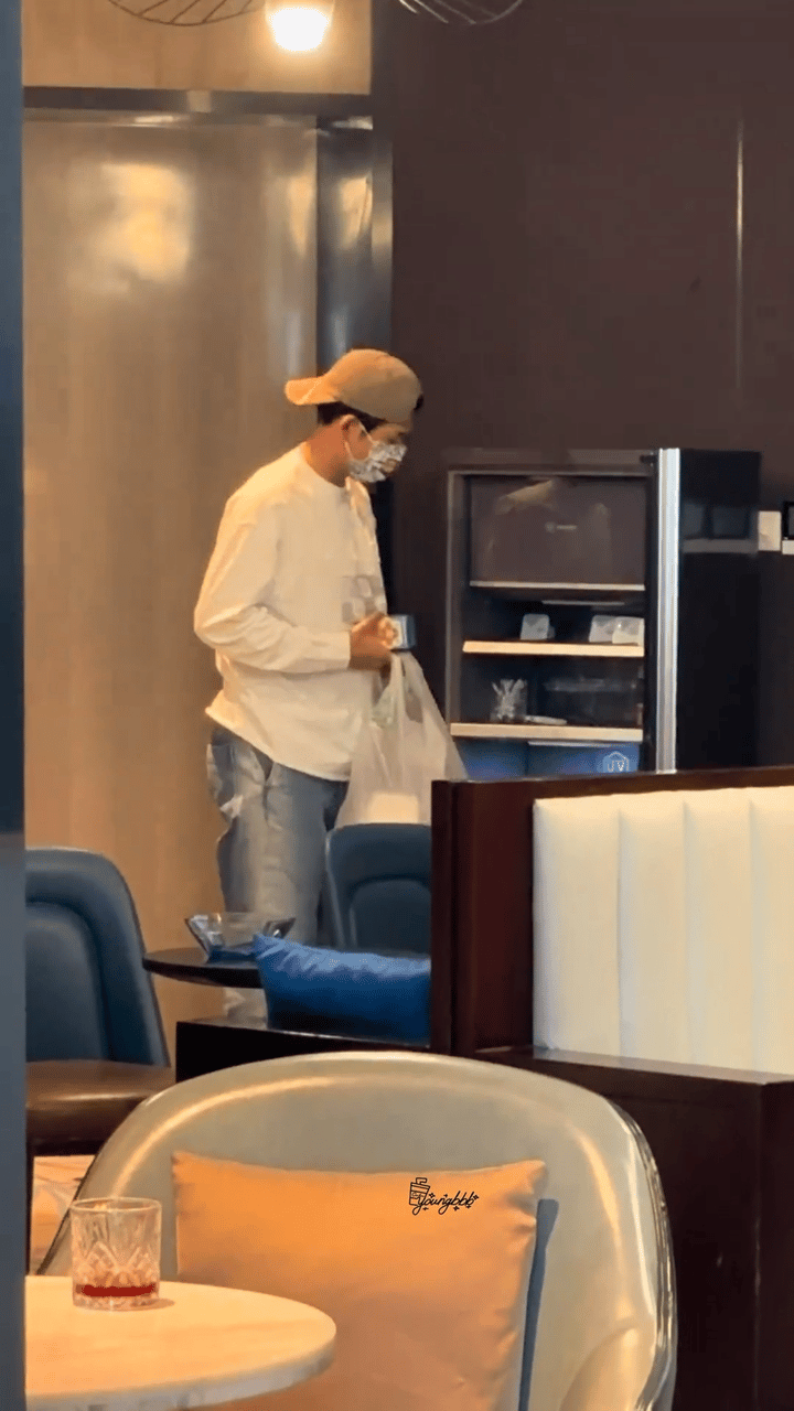 林沐然蛋蛋后拿起零食来没轻没重随元青早期屠机场这段真的太像“人类幼崽偷吃被放大版