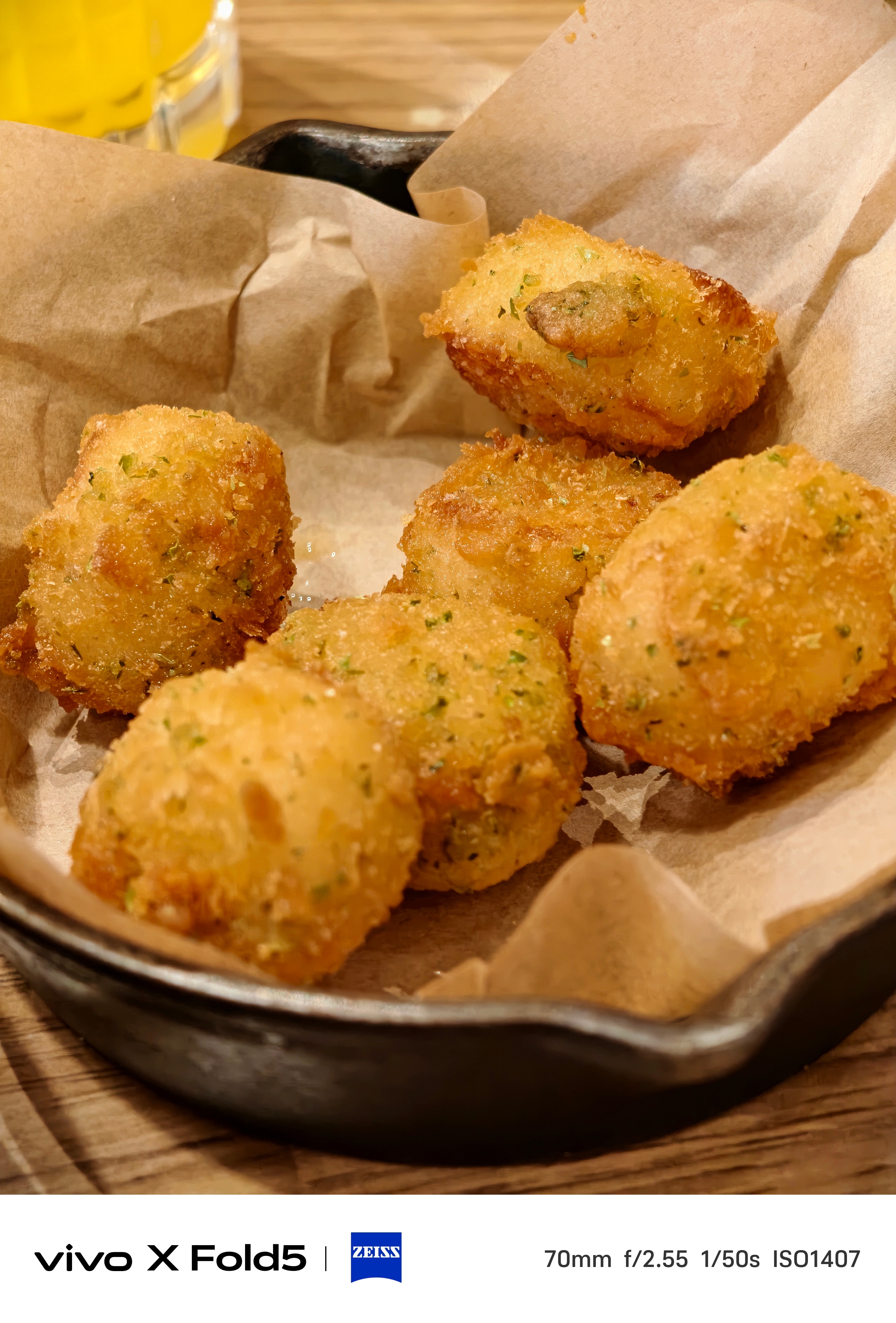 开饭了，同学们！今晚不做饭，下馆子！这个鳕鱼球好酥脆啊，好好吃啊！牛丸科技说[超