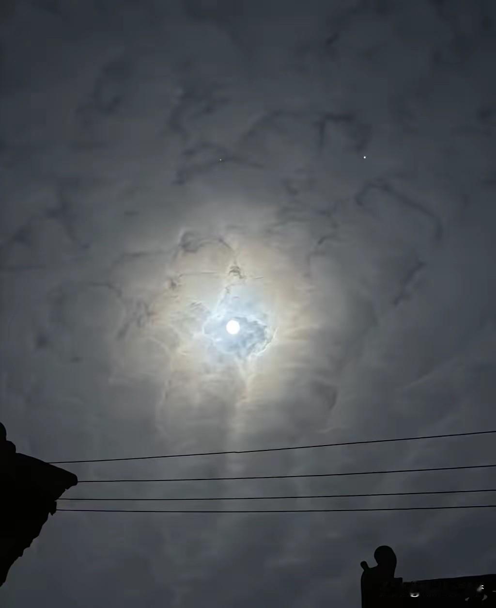 竟然看见了观音菩萨
阿弥陀佛🙏观音