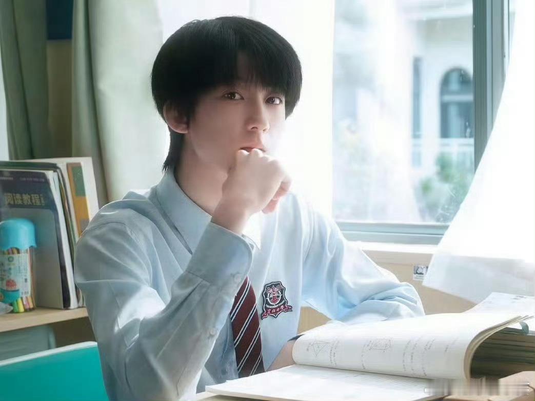 杨博文暖男学生会长和角色契合度好高啊！期待饰演的周扬 