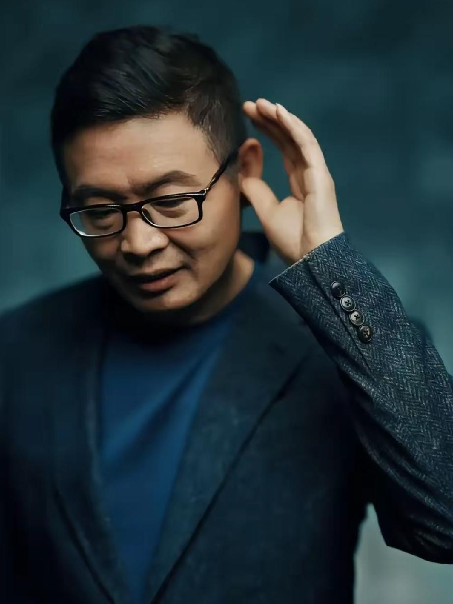 人活到一定年纪，终于读懂了麦家那句治愈无数中年人的话：
 
“中年最大的从容，是