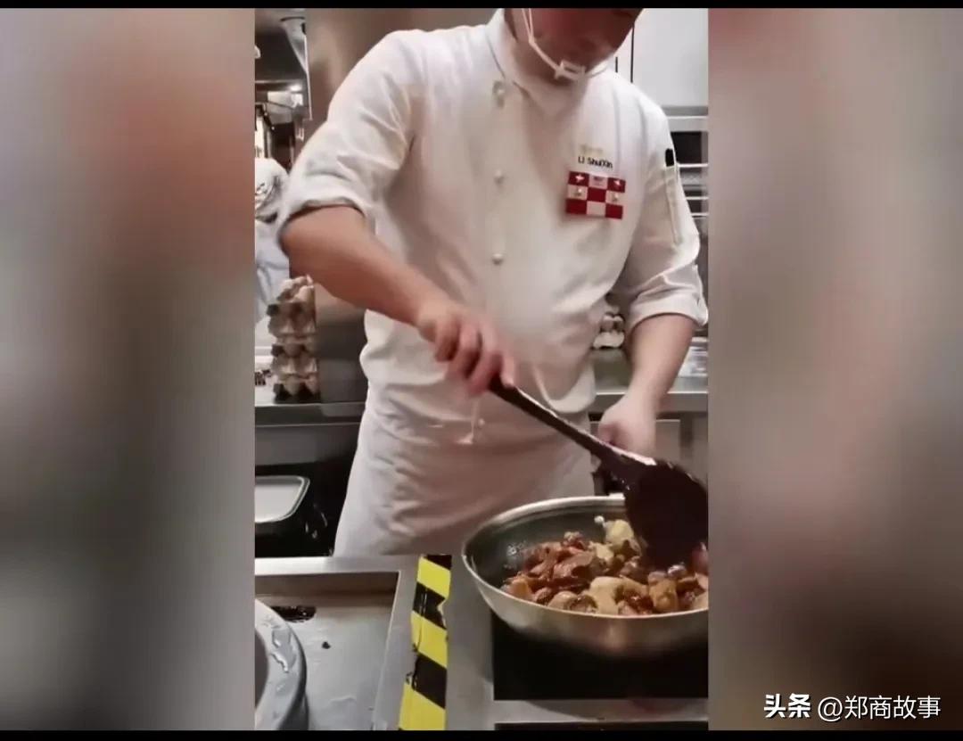 西贝的后厨直播当笑话看吧
这店长，大厨没办法，
为了贾国龙的一句话，
完全是硬着
