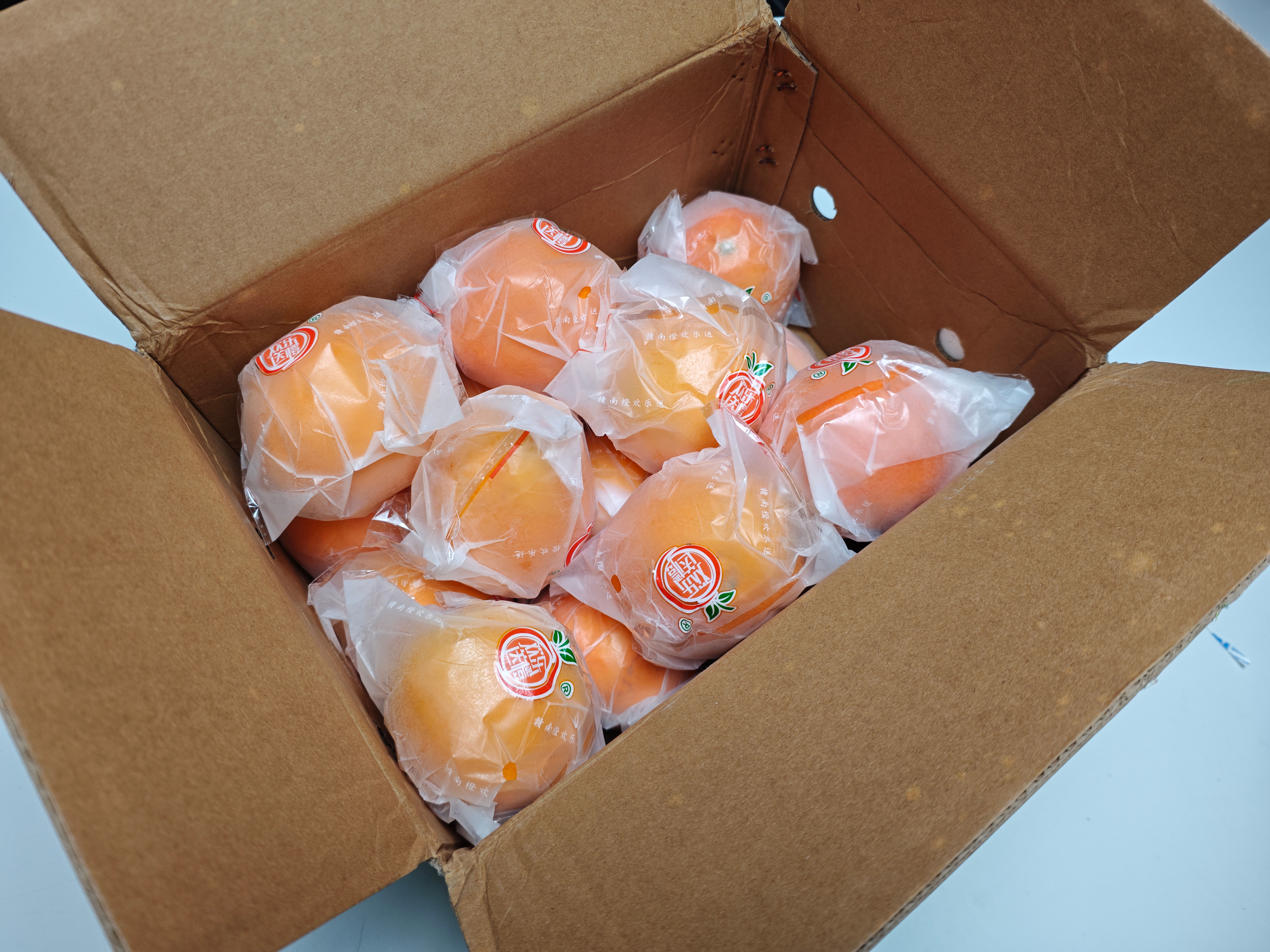 突然说要送我的东西，感觉我没啥缺的，结果来了一箱，，，，味道可以，而且很甜