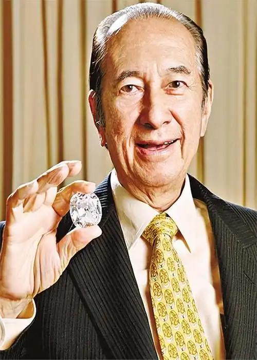 男人们都要明白的是：
"80%以上的感情问题，都能靠经济实力解决。你长得帅不帅，