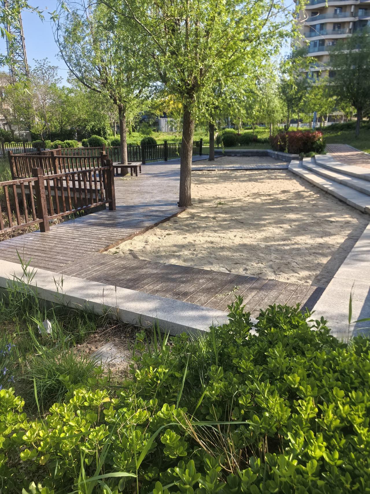 东营东城这个小公园修好了
位于东营市东城康洋路南首路东的这个小公园终于变了模样。