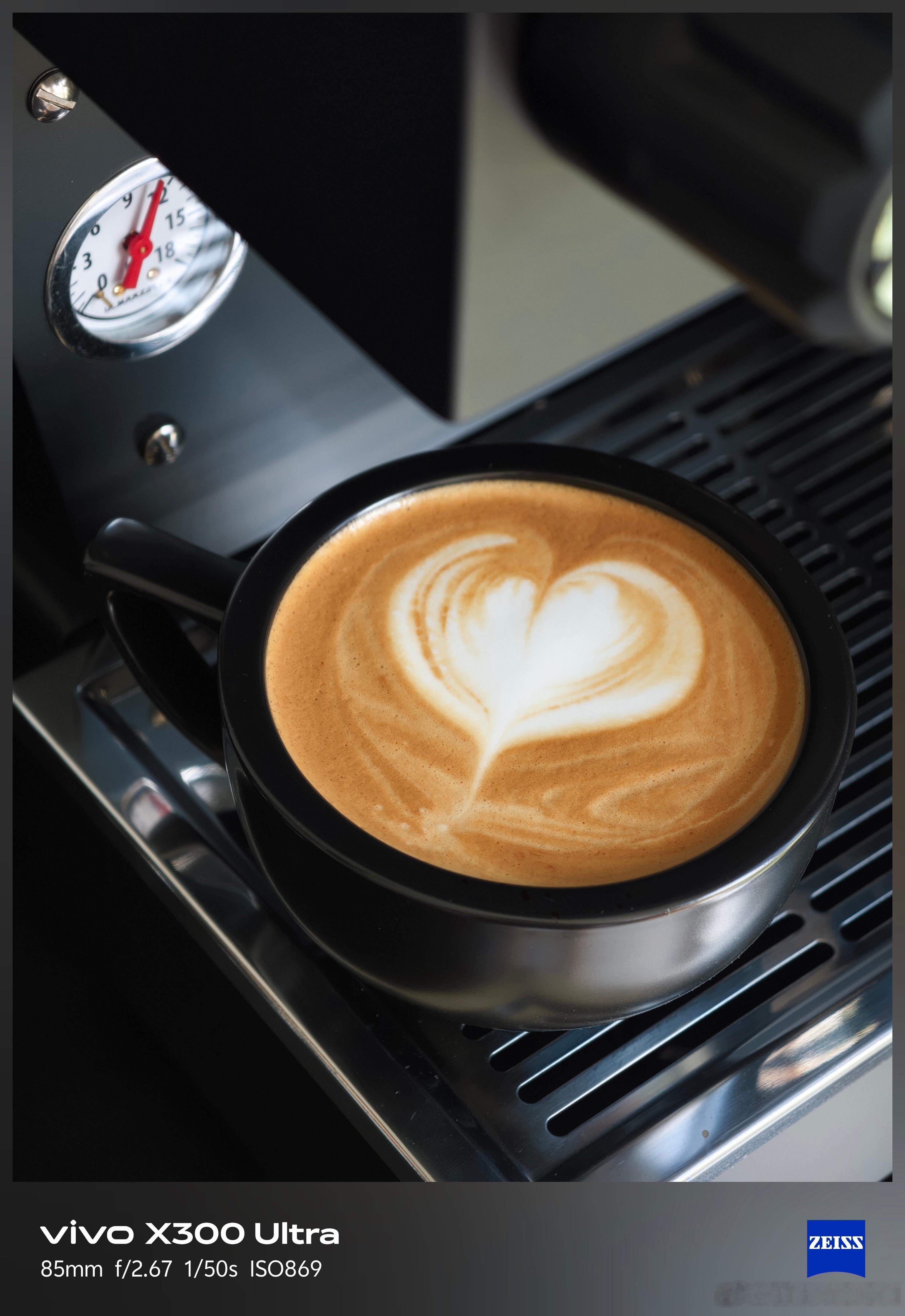 周天的下午适合来一杯拿铁☕ 