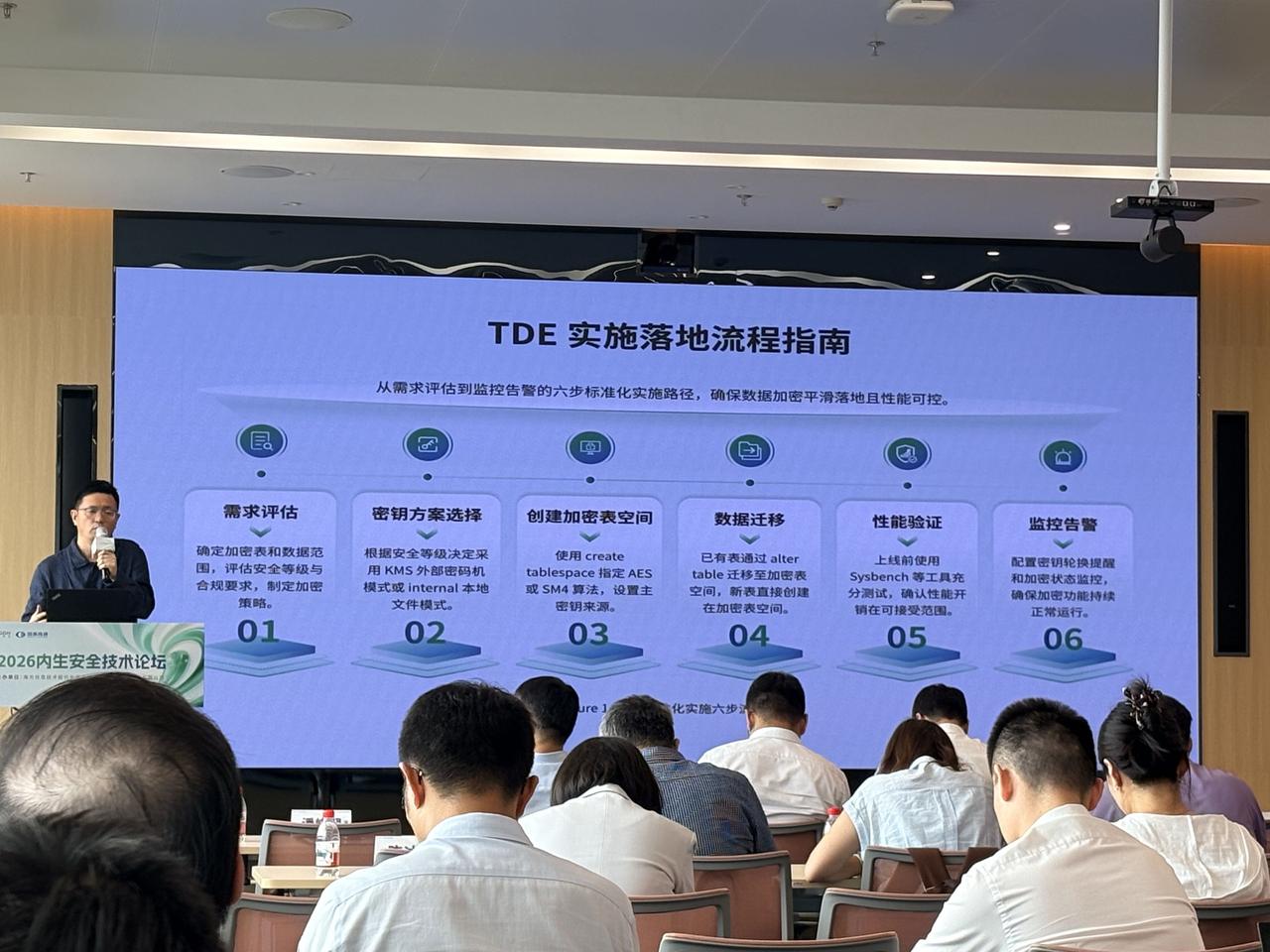 国产芯片还在拼刺刀？海光直接掀桌子
 
在国产芯片圈，能把CPU和AI芯片两条线