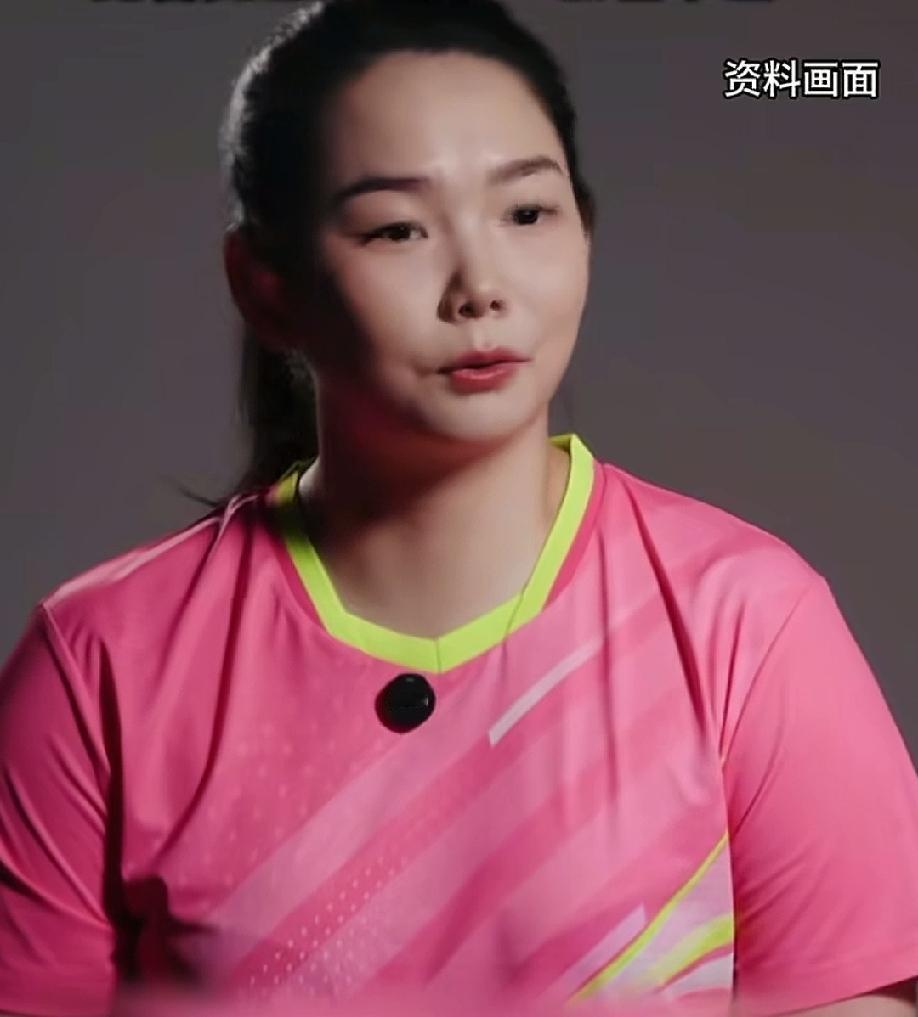 何卓佳认为自己很优秀，回想起站在欧洲赛场时的感受，她说:“站在赛场上那一刻，我觉
