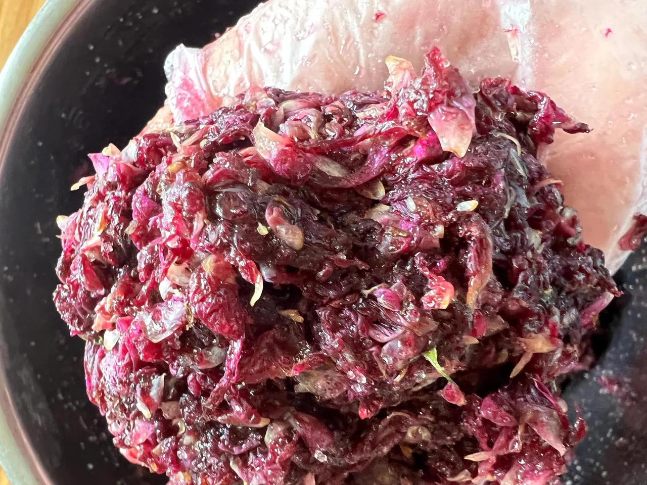 甘肃兰州永登苦水玫瑰酱做好了。昨天从永登苦水采摘玫瑰花瓣到今天的玫瑰花酱，经历了
